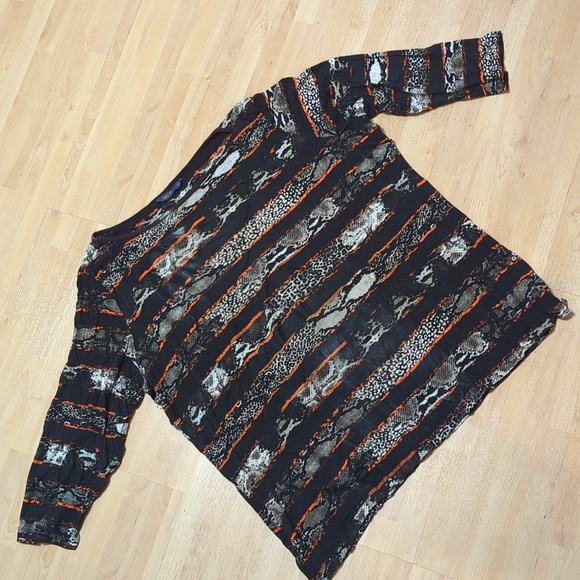 T-shirt in a stretchy material, snake-print black, off-white and orange - Picture 7 of 9